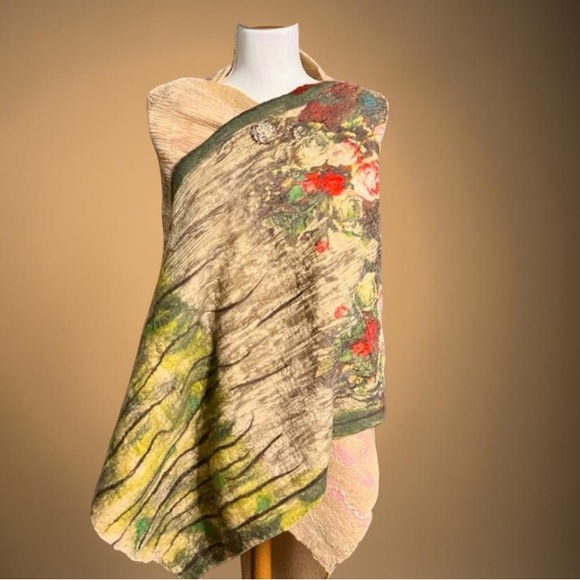 Wool shawl - Floral Wool & Silk shawl very soft & warm Hand crafted L 74”
W 24” - Picture 11 of 13